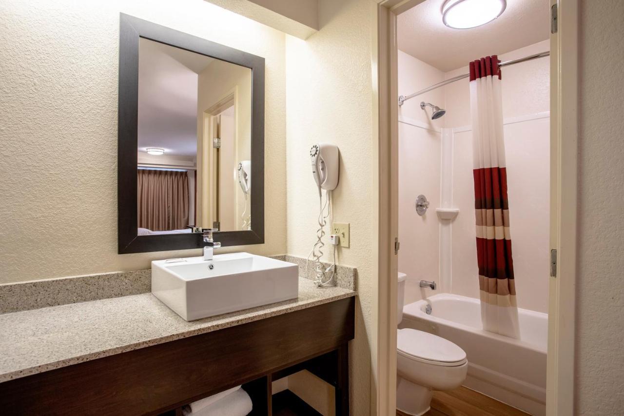 Hotel Red Roof Plus+ Pittsburgh East - Monroeville