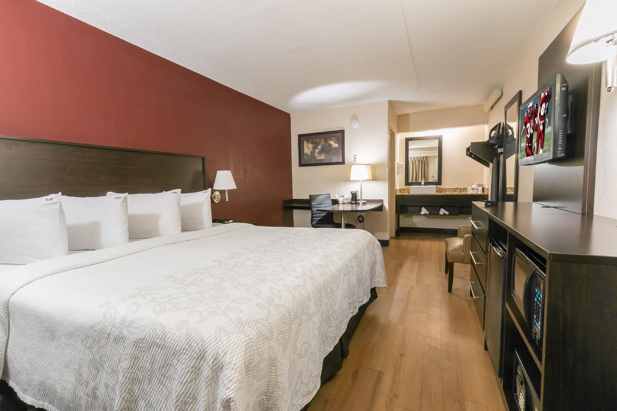 Red Roof Plus+ Pittsburgh East - Hotel Monroeville