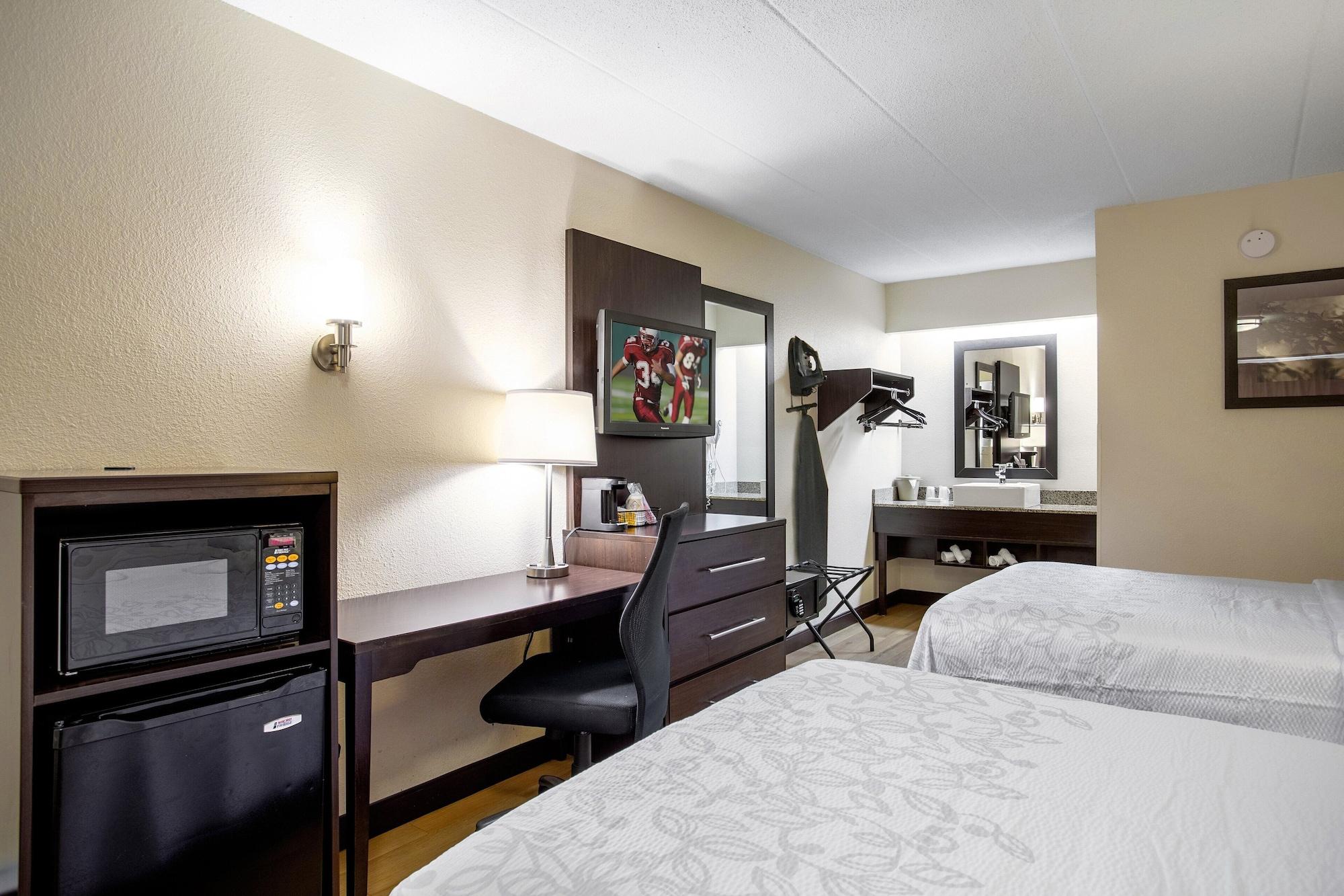 Red Roof Plus+ Pittsburgh East - Hotel 3*